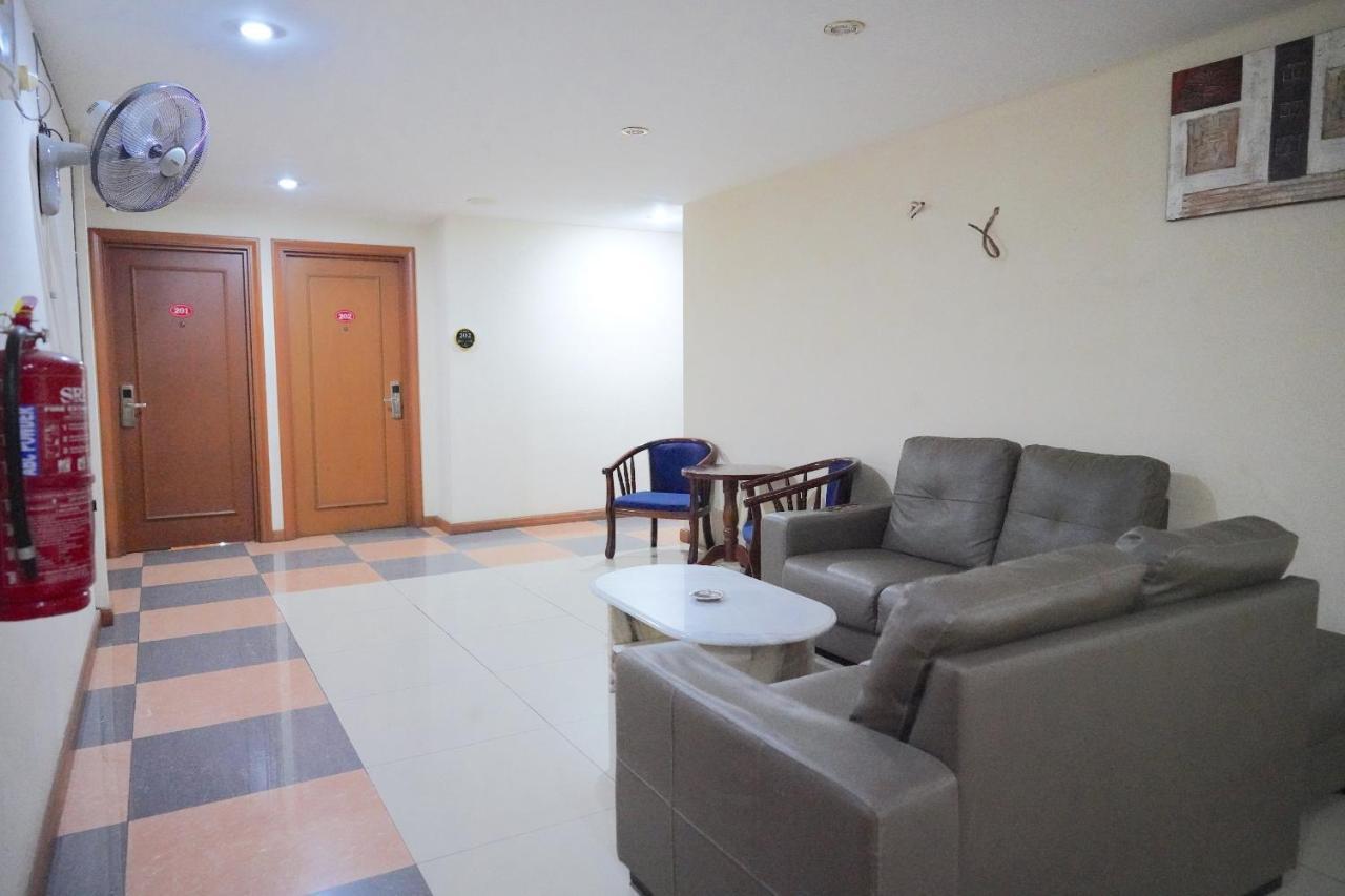 Oyo 89866 Houz Inn Bintulu Exterior photo